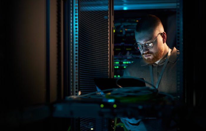 Überschaubare Illustration einer organisatorischen Aufteilung von Computer-Einheiten in einem Data Center von PowerUP.