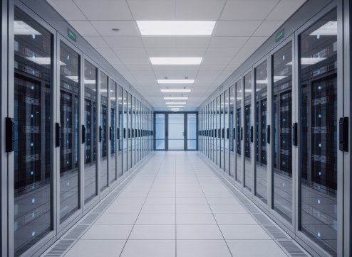 Große Server-Infrastruktur in einem PowerUP-Datenzentrum zur sicheren und zuverlässigen Stromversorgung